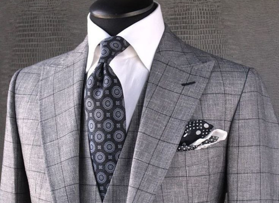 Read more about the article Tie or no tie? What to wear to get noticed at work