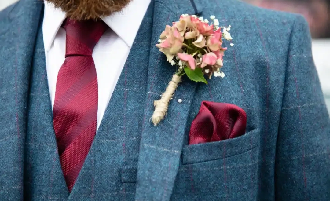 What Are Tweed Suits?