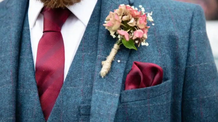 What Are Tweed Suits?