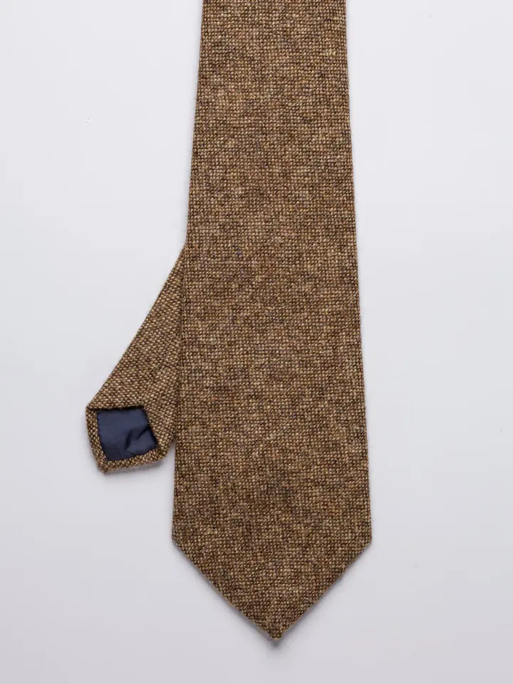 Wool tie